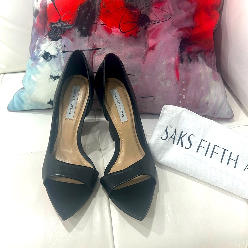 Beautiful New Leather shoes from Saks Fifth Avenue. Never worn Size 8.